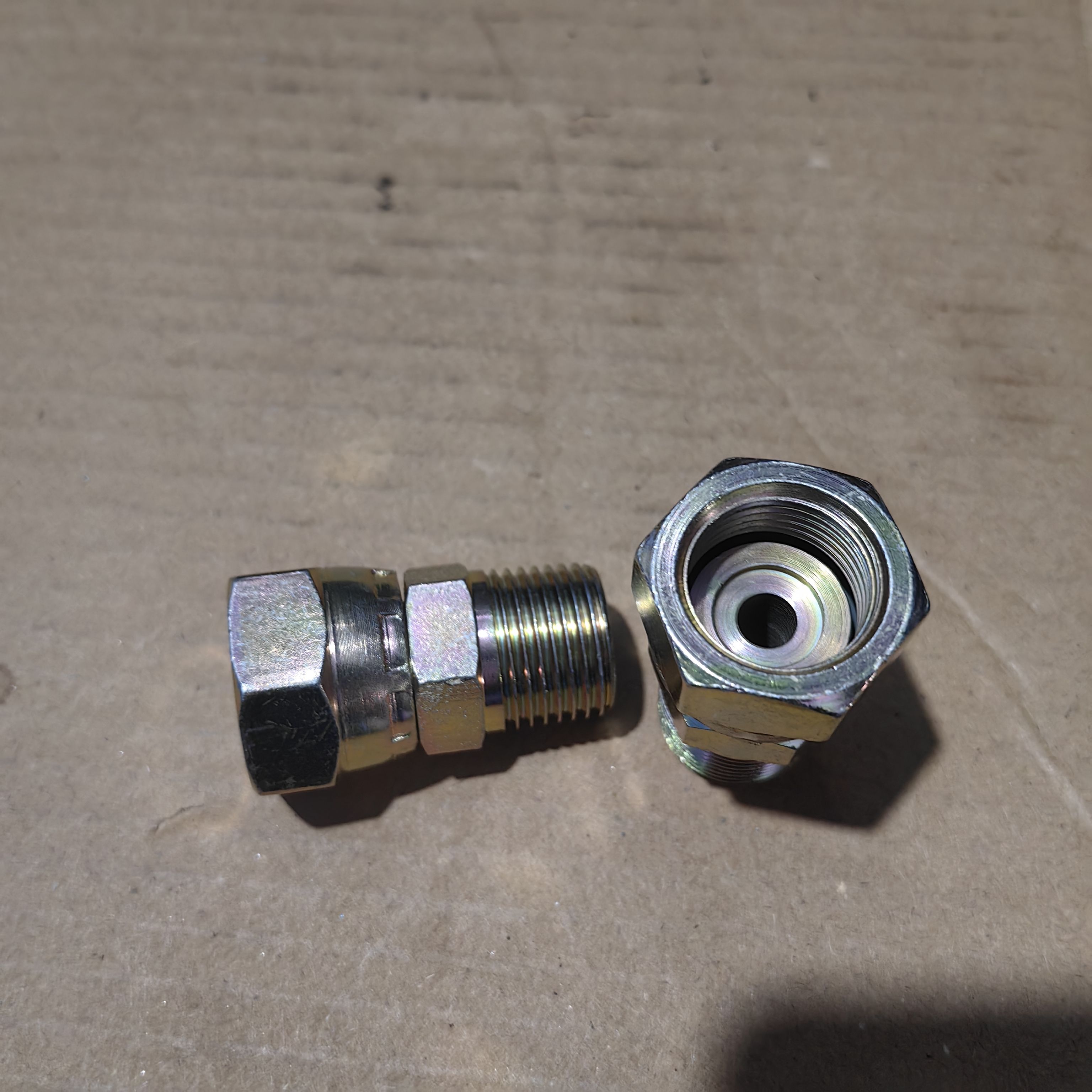 外丝转内活动可调向压力