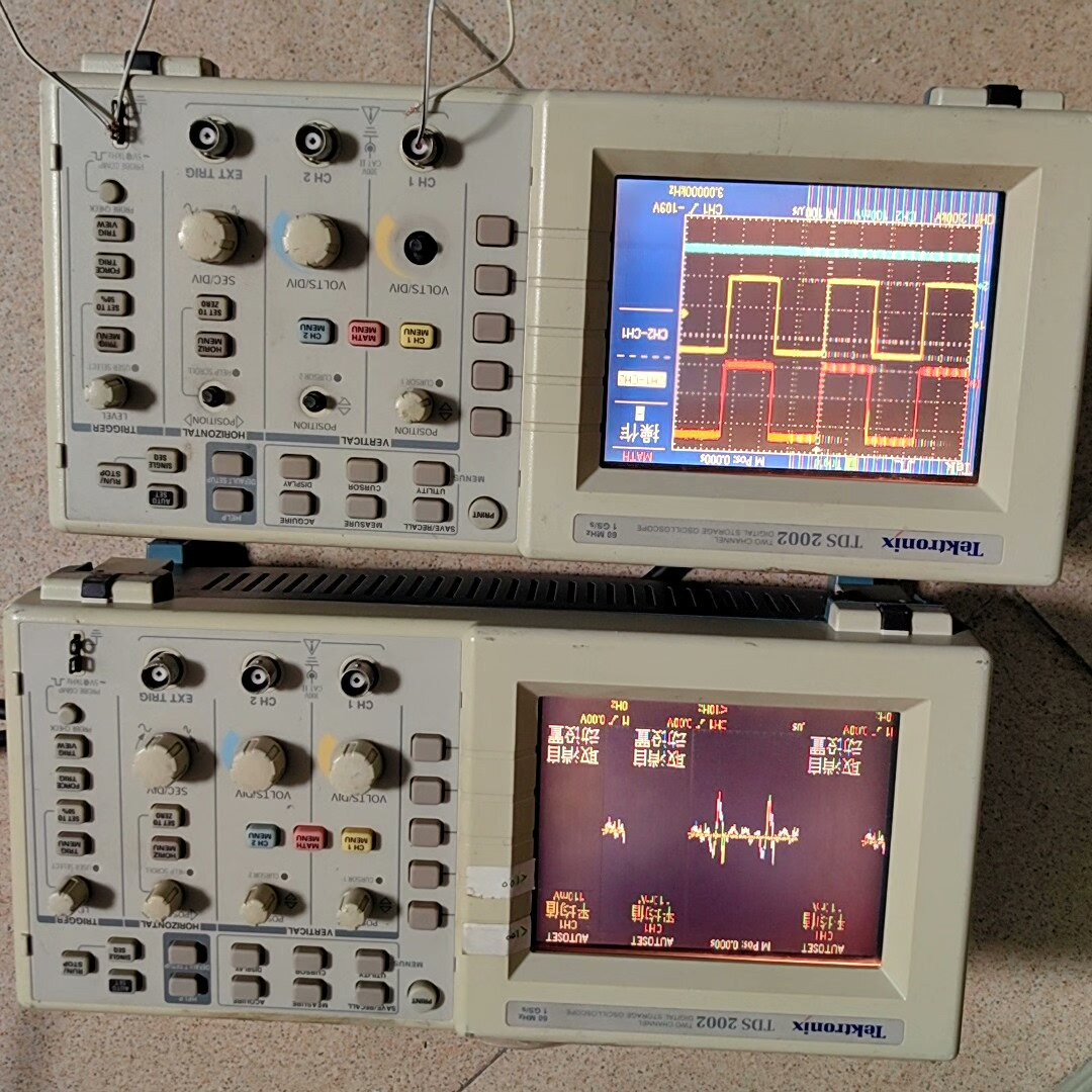 泰克示波器TDS2002，显示屏异常，通电如图。打包处理售 议价商品