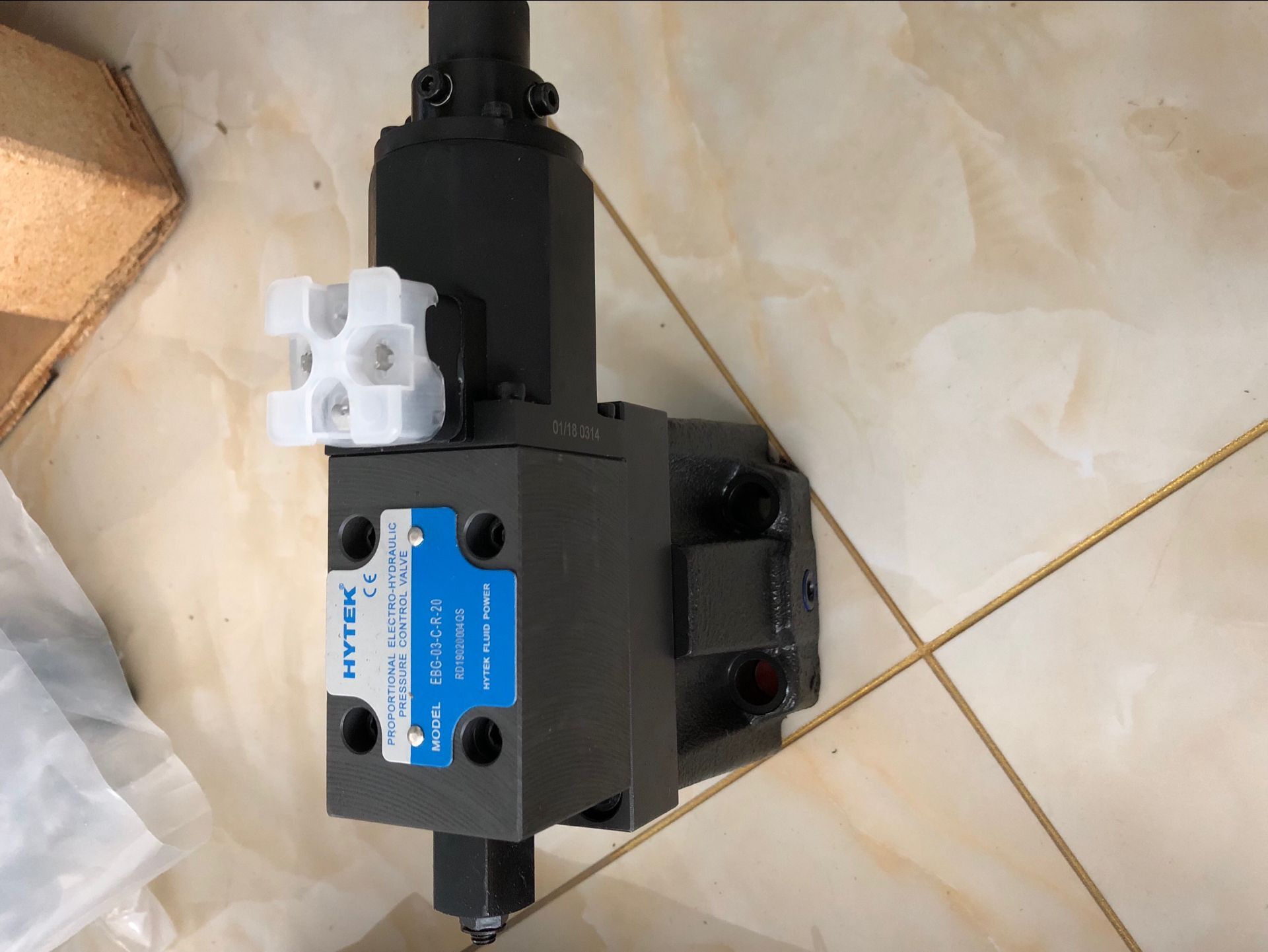 台湾海特克HYTEK电磁阀换向阀DG4V-3-2C-U-L-B-60H 0C 6C 8C 2N