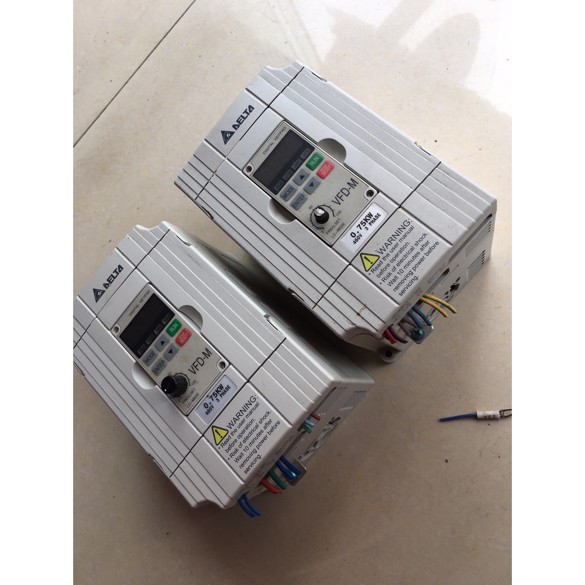 询价台达变频器0.75kw,三相 380V,2台,功能正常,成色议价