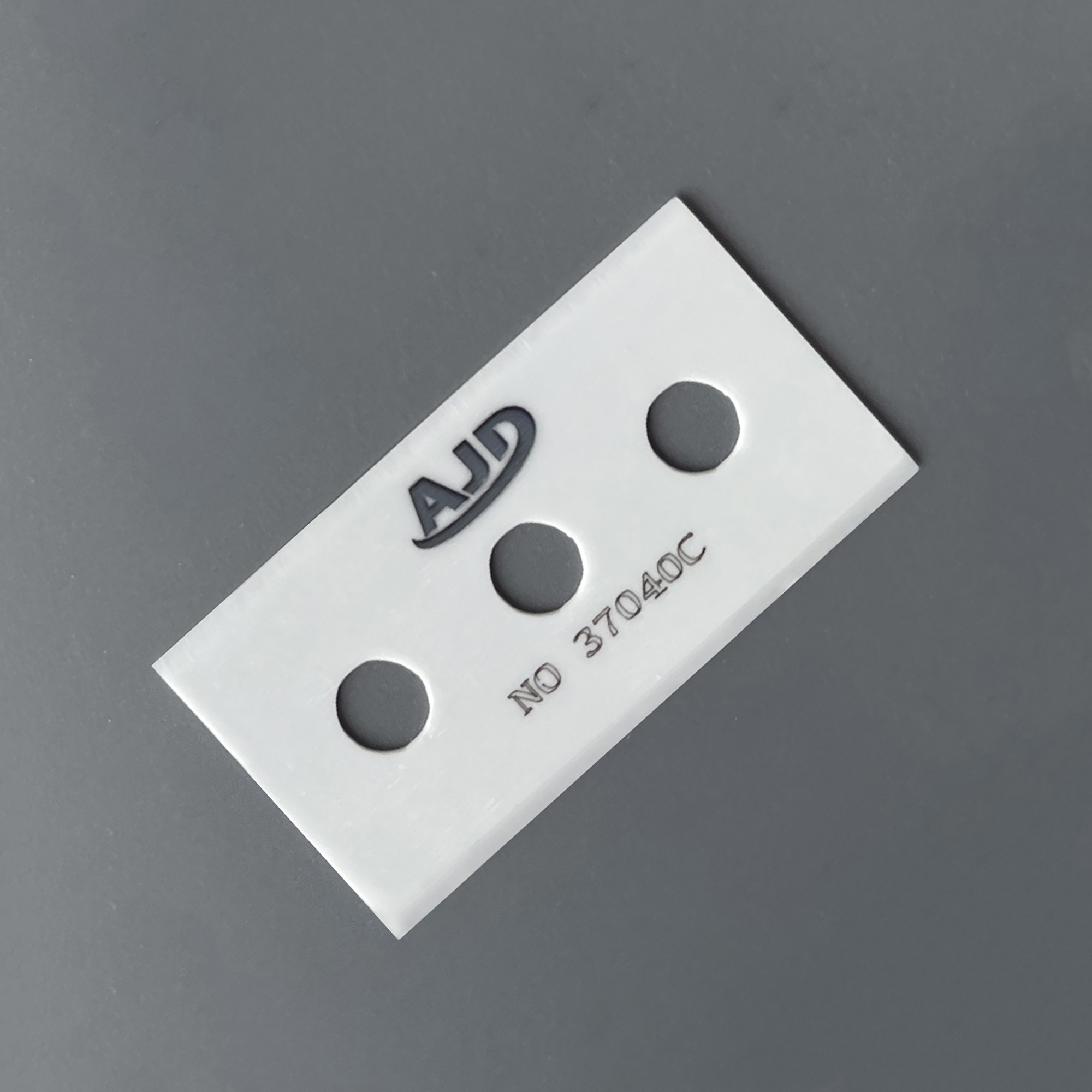 三孔工业陶瓷刀片安全刀片ajd-37040c艾捷盾陶瓷氧化锆精磨刀片