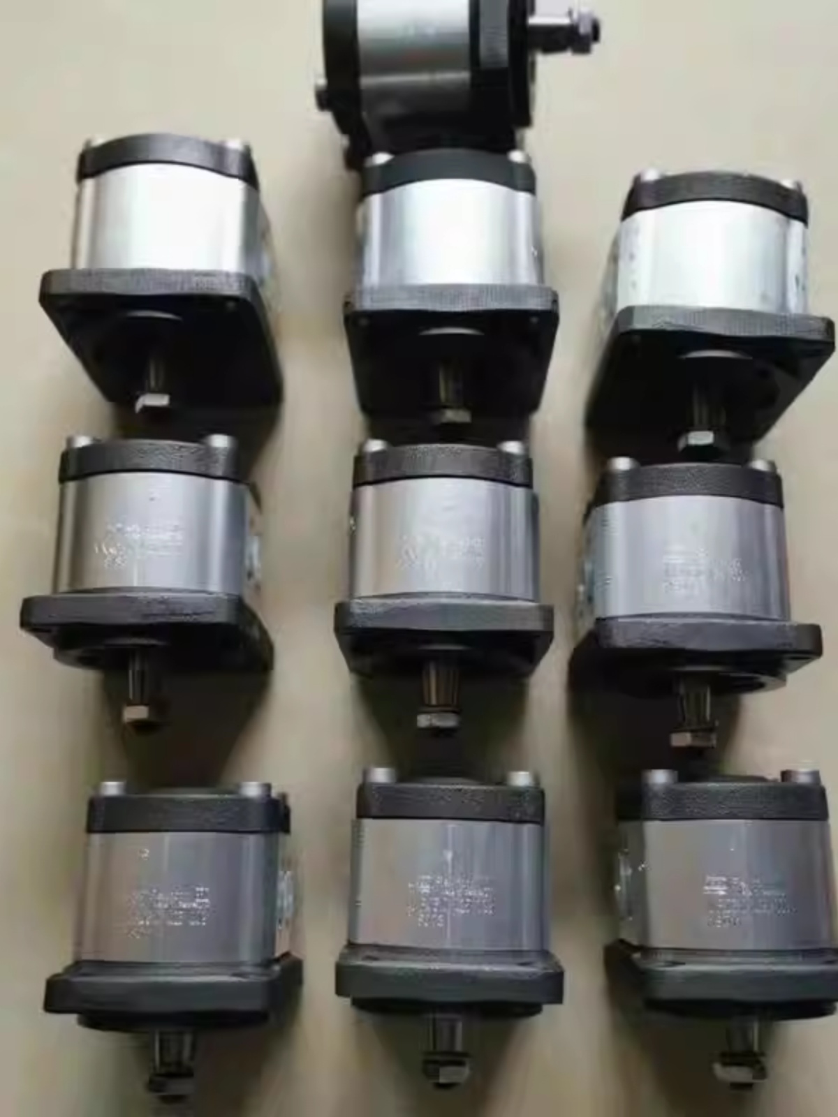 力士乐齿轮泵R900580381液压泵PV7-1A/10-14RE01MC0-16柱塞泵马达