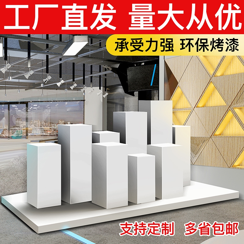 白色工艺品服装店烤漆立