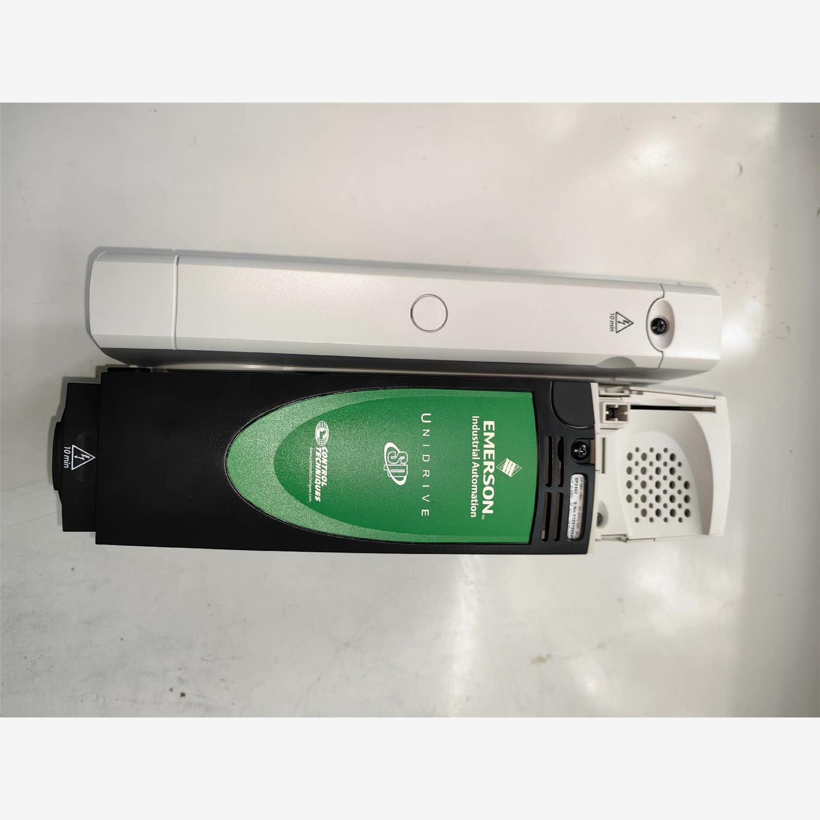 艾默生SP2402驱动器库存备用新机 原厂全新未拆封的附件包议价