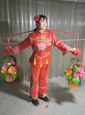 秧歌舞蹈挑花篮锄戏曲戏