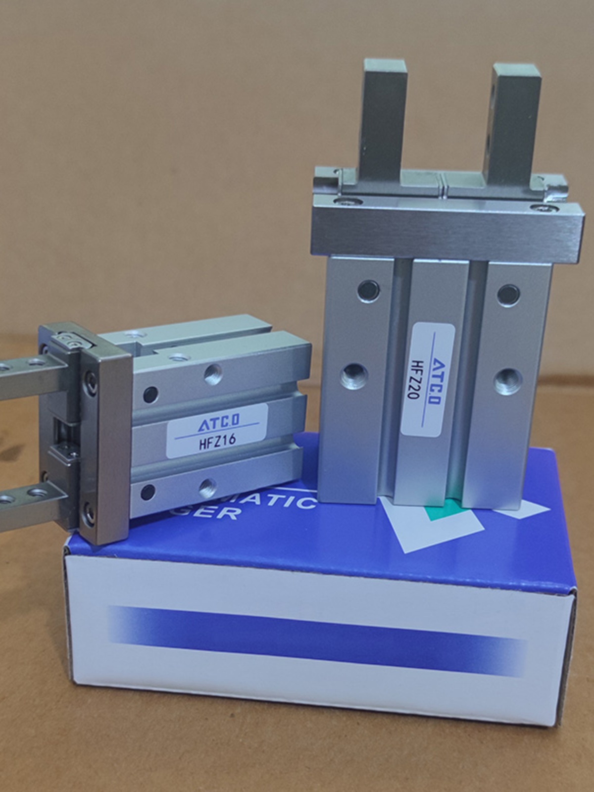 亚德客型机械手夹爪气动