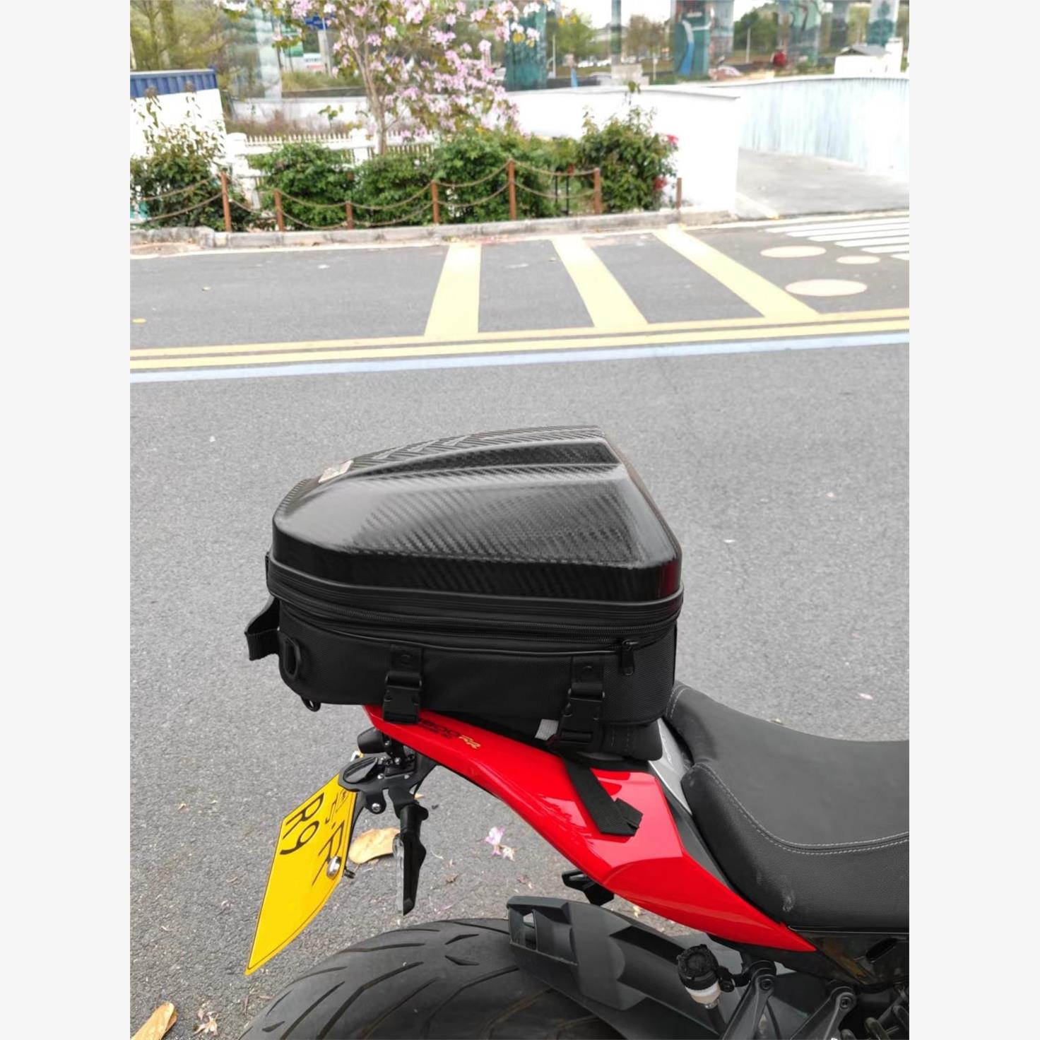 摩托机车硬壳碳纤双肩骑