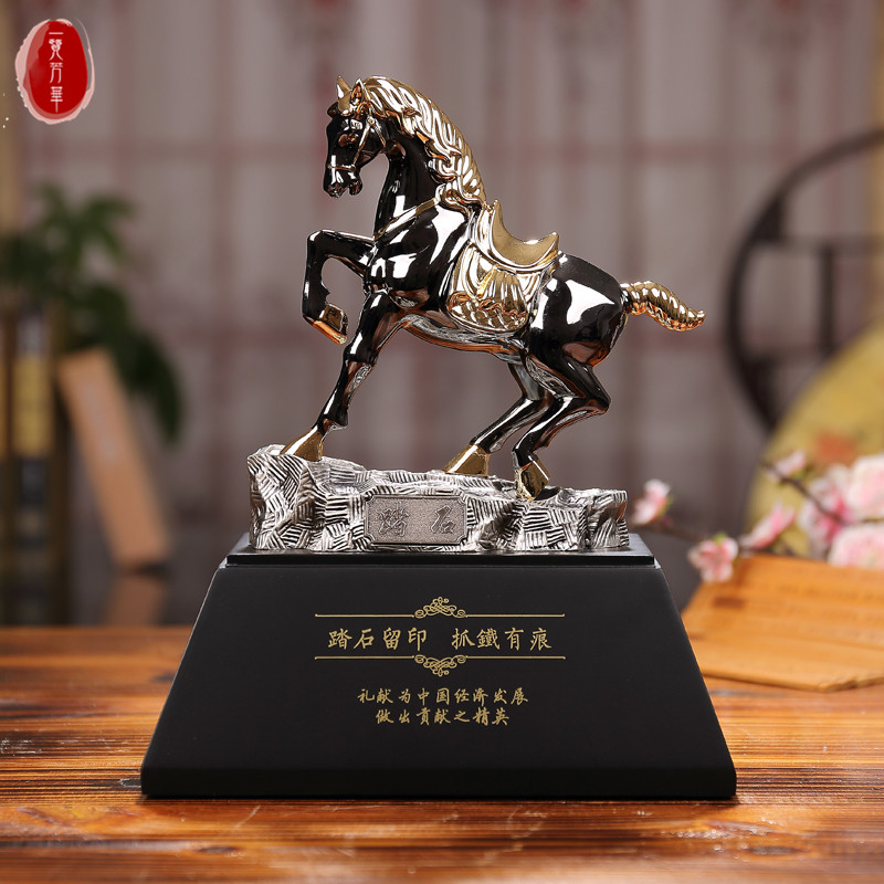 马到成功办公室摆件送领