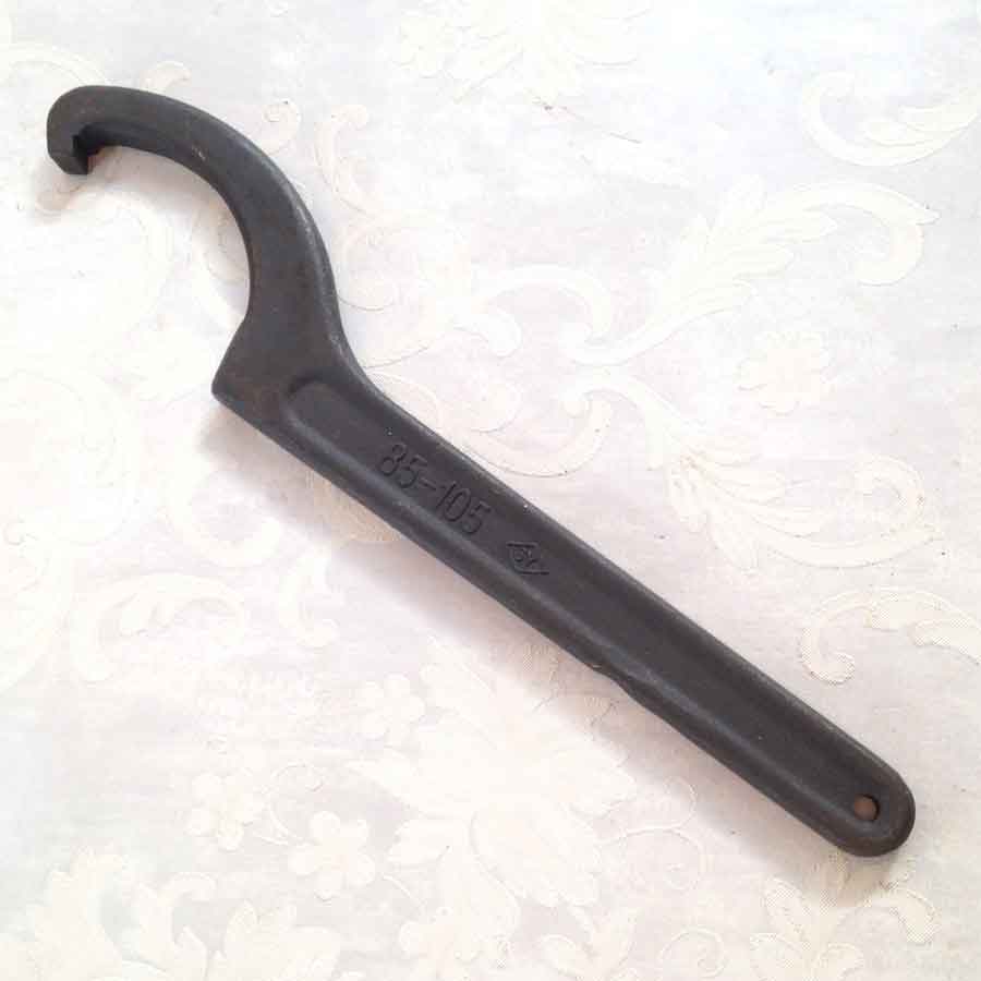 月牙扳手钩形园螺母侧面