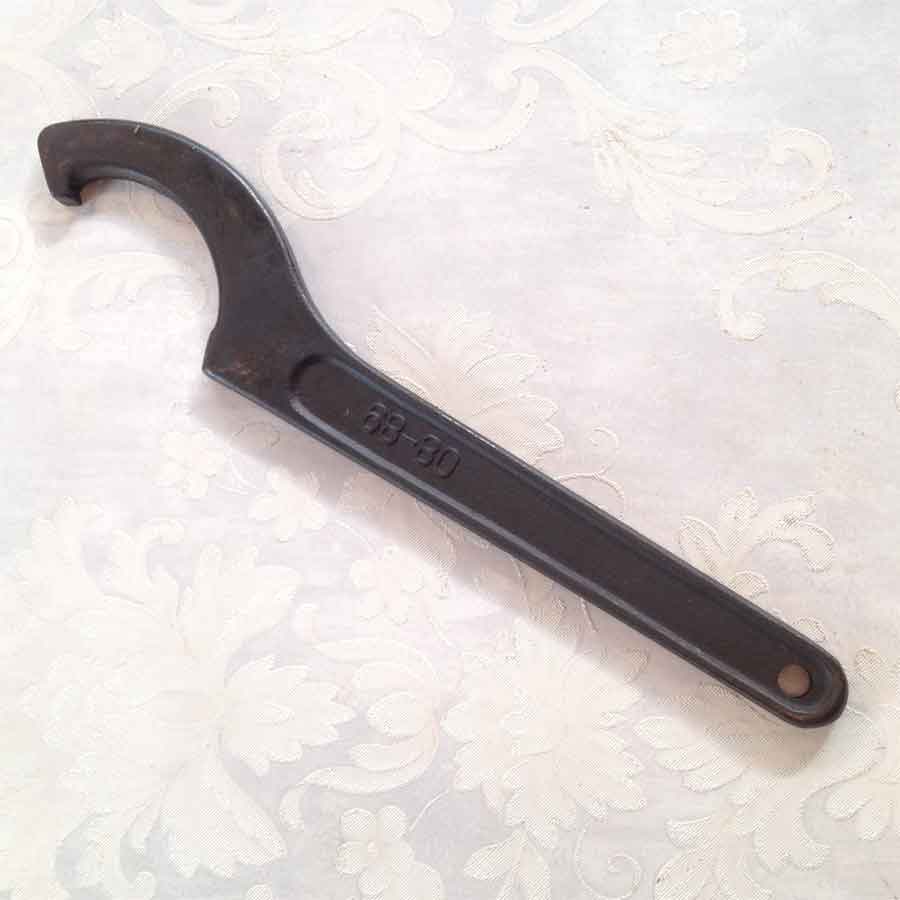 月牙扳手钩形园螺母侧面