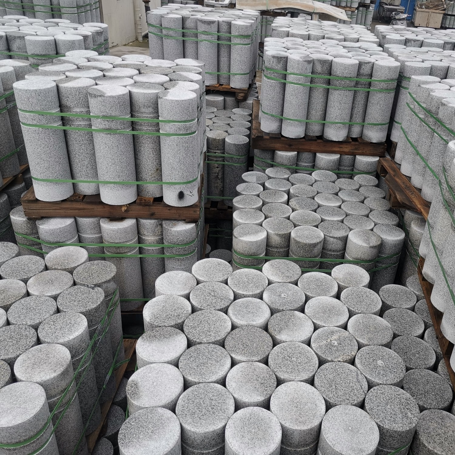 内蒙路障挡车石柱桩圆花