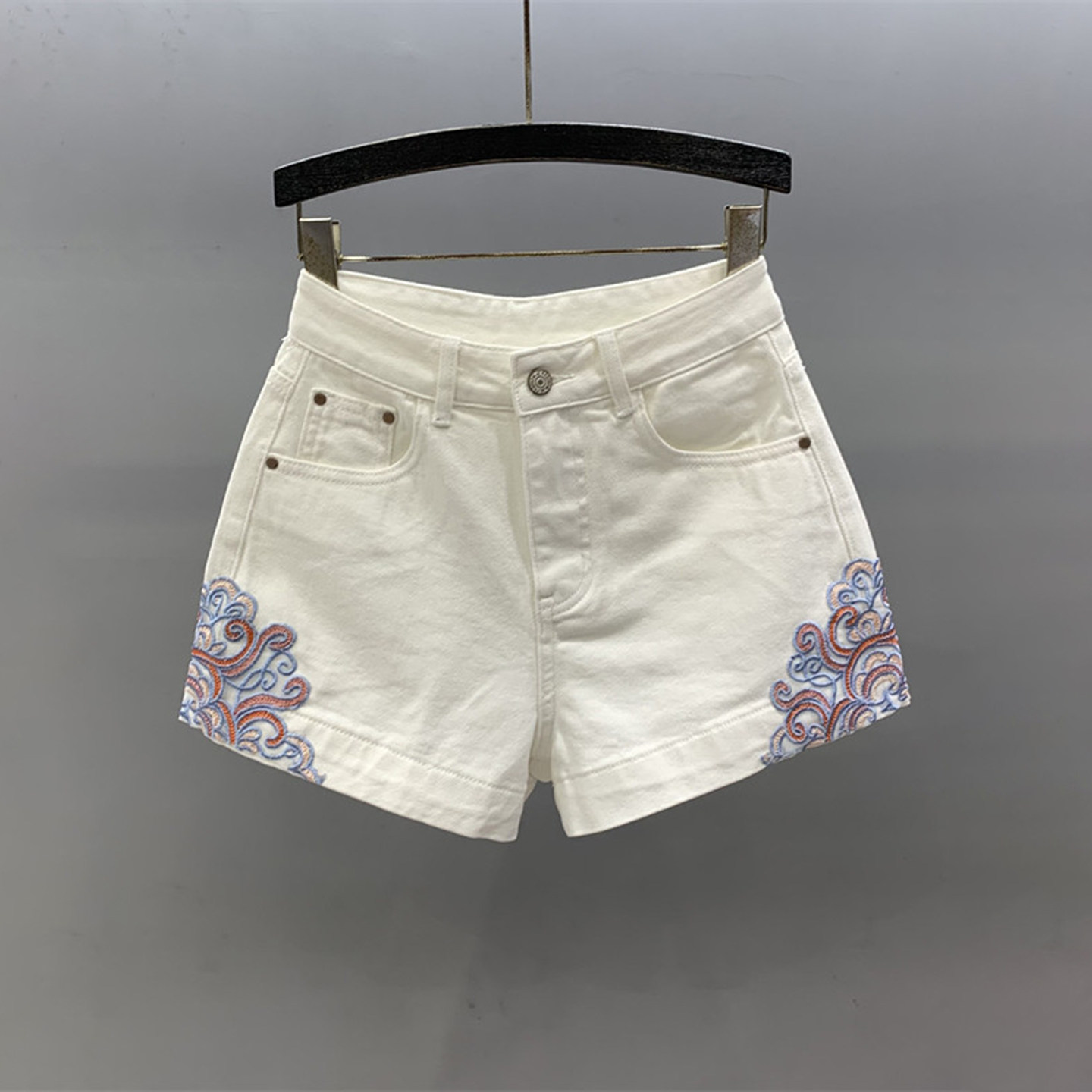 白色休闲款牛仔短裤女生2026年夏季新款高腰百搭显瘦a字阔腿热裤