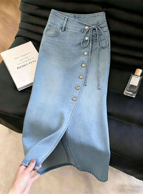 蓝色排扣设计感半身裙女2026夏季新款时髦蝴蝶结绑带开叉牛仔裙子