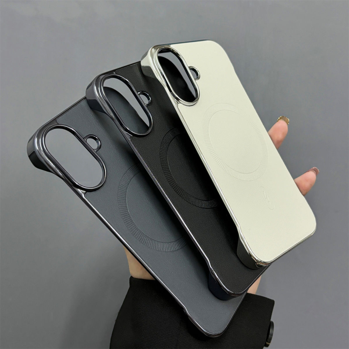 高级奢华黑色皮质适用苹果16手机壳电镀边PC磁吸iPhone16/15promax无边框裸机感plus新款乌梅粉14硬壳13男女