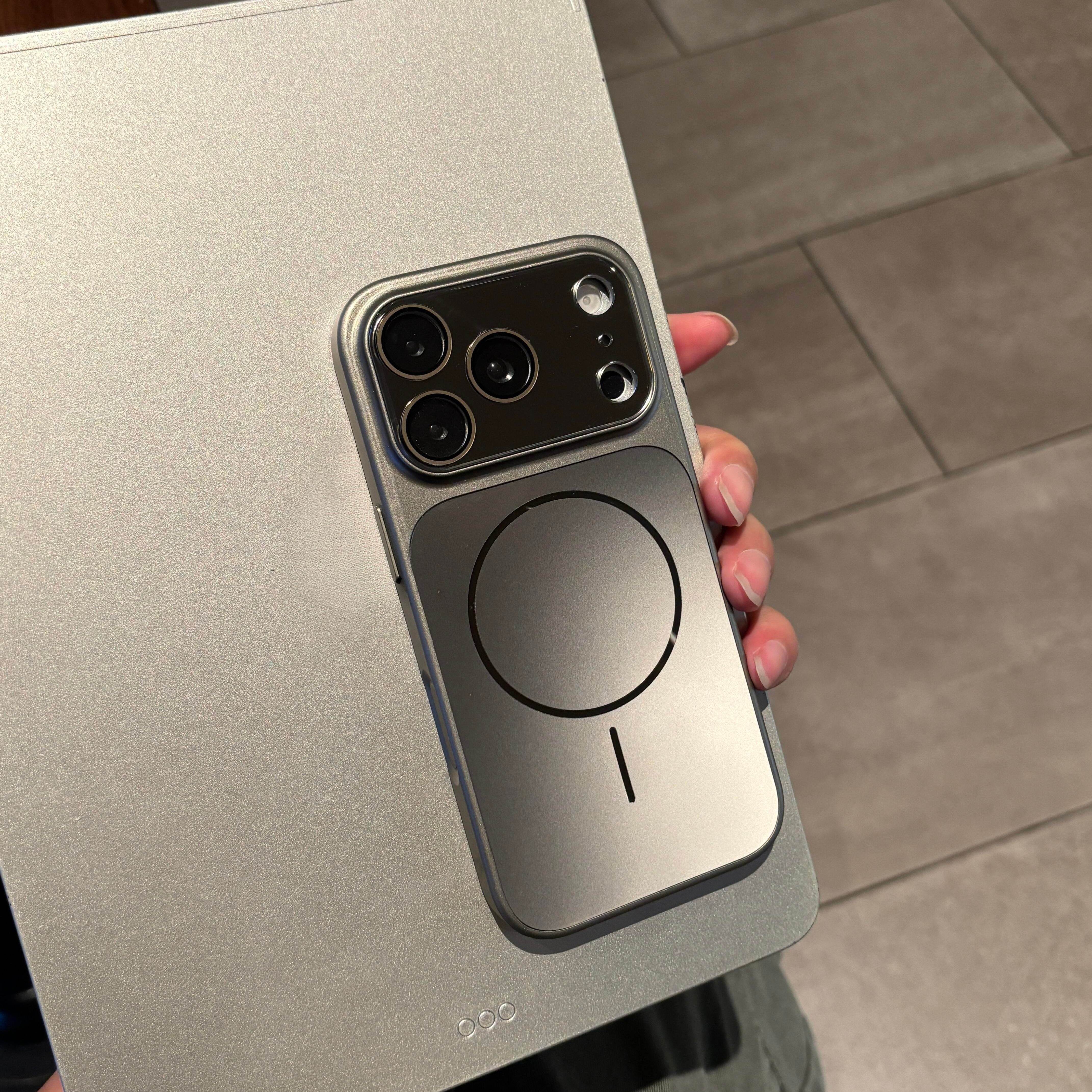 极光电镀烤漆适用苹果18ProMax手机壳iPhone17Pro流光磁吸16金属质感15Pro全包镜头膜14高级感钛灰银色13防摔