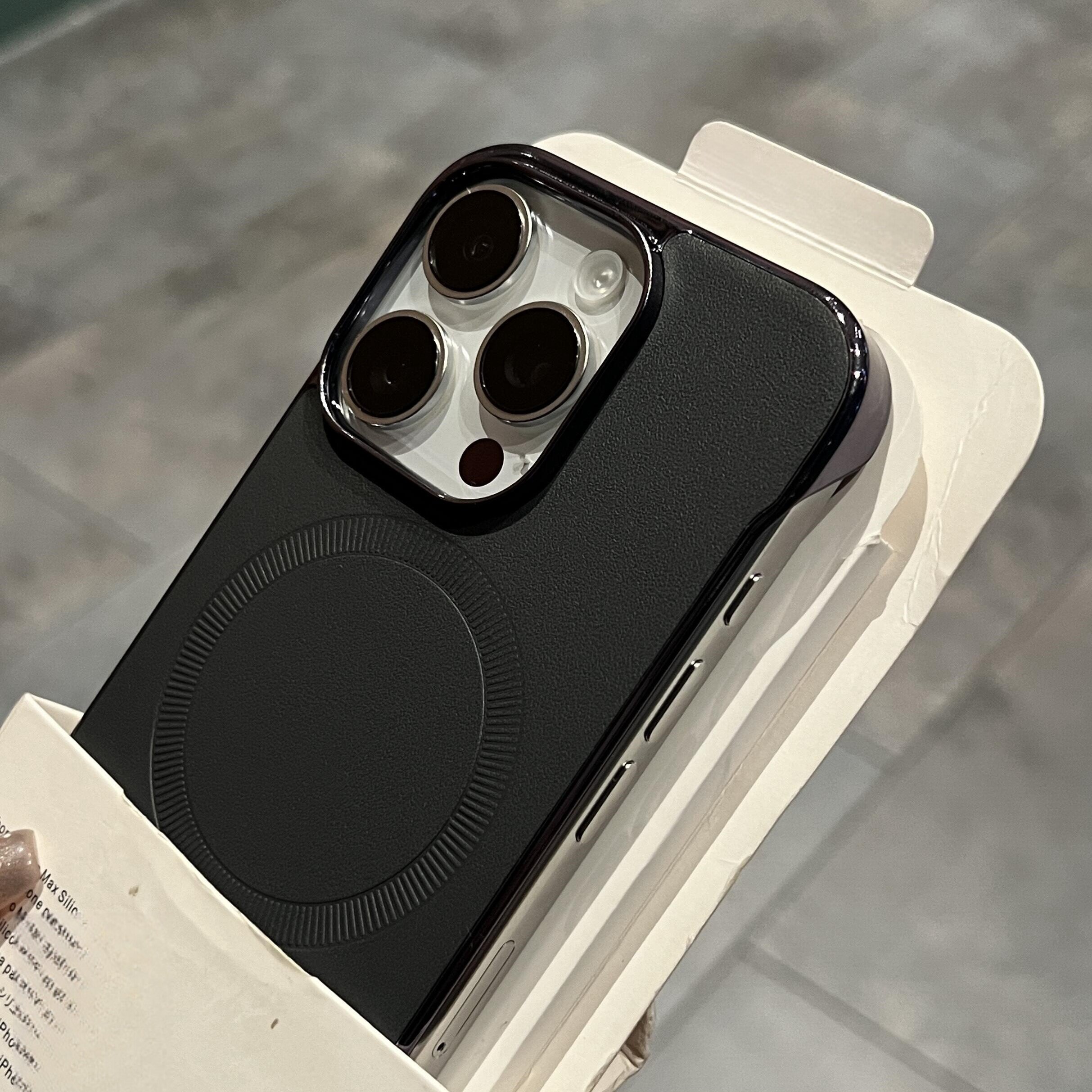 高级奢华皮质黑色17适用苹果16promax手机壳无边框ins磁吸充电iPhone16/15Pro电镀边框14plus抗指纹男女款潮