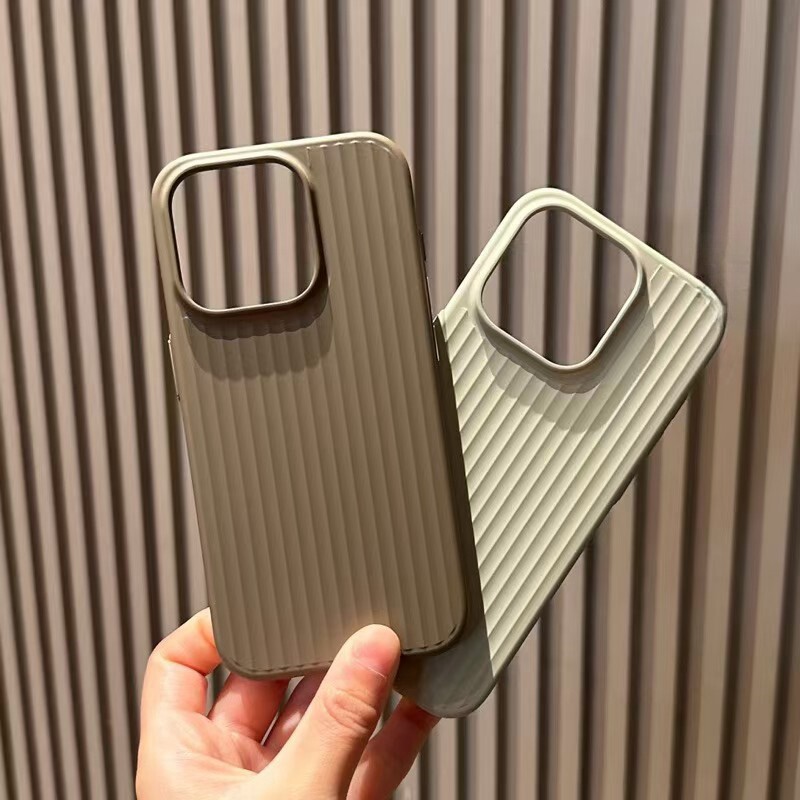 卡其色瓦楞纹适用苹果15Promax手机壳iPhone17/14简约13内置磁吸12个性光栅PC套plus硬全包6大孔男生肤感磨砂