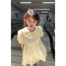奶黄色娃娃领连衣裙女夏季新款学院风可爱风气质泡泡袖显瘦裙子