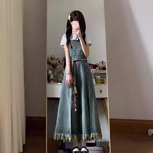 毛边流苏吊带连衣裙女2024夏季新款水洗学院风小众开叉牛仔背带裙