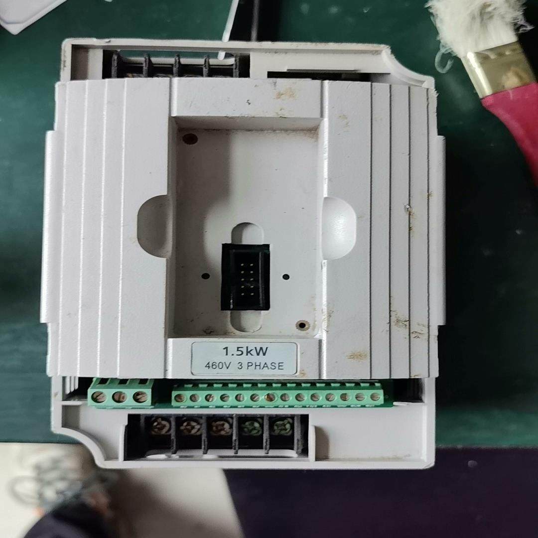 台达1.5KW变频器，型号VD015M43B，模块了，会玩