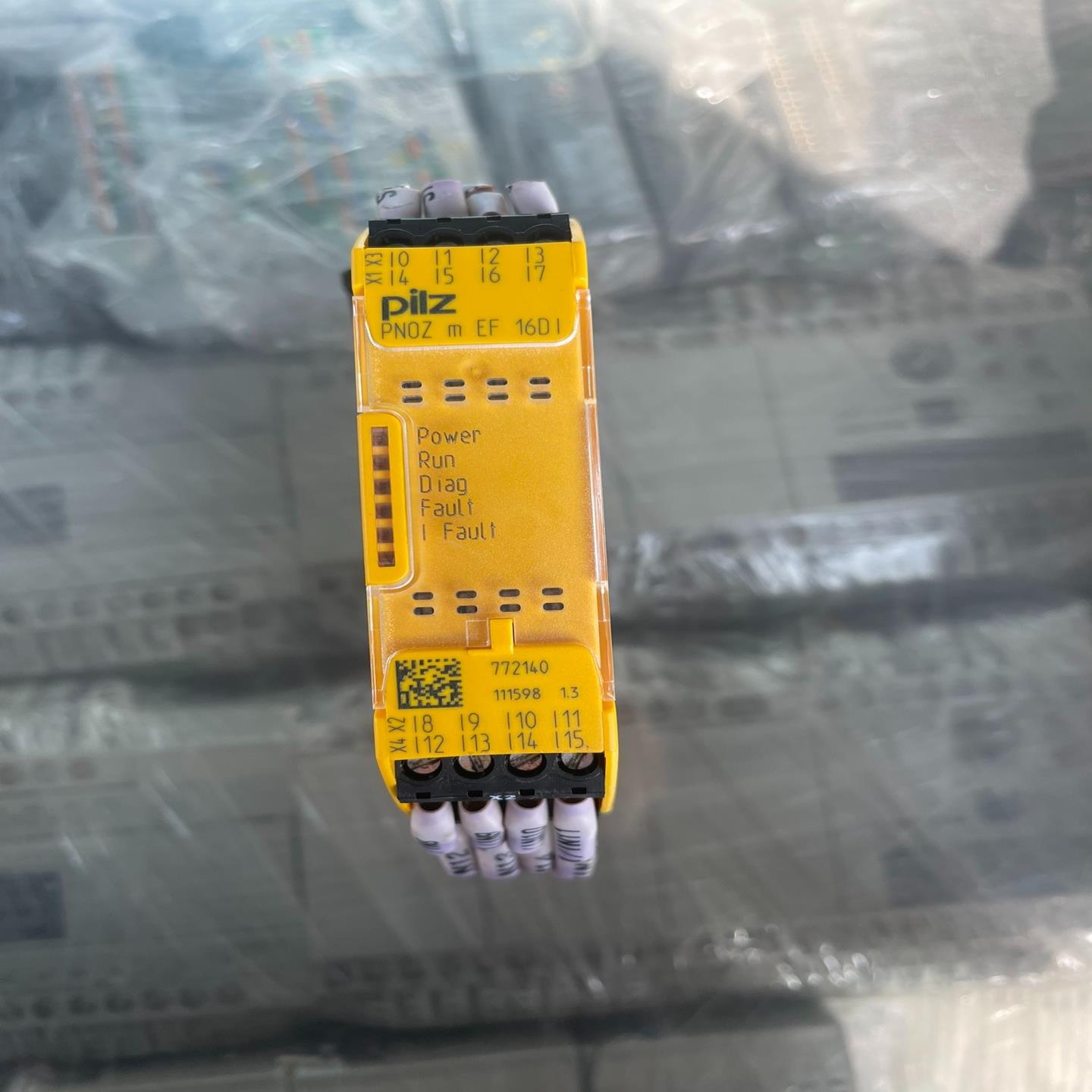 Pilz 772140  安全继电器  ，，