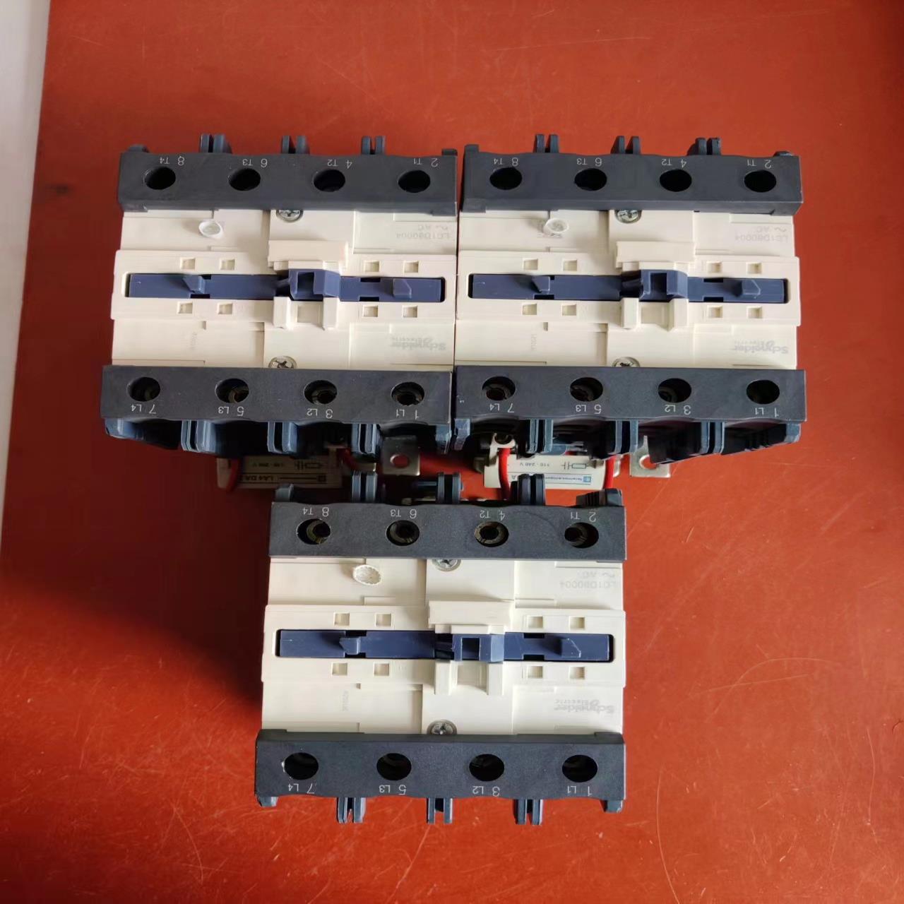 施耐德4P交流接触器：LC1D8004~AC，230V、50