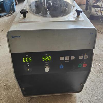 莱驰retsch精密实验室研磨机通电开机，用上的朋友联系。