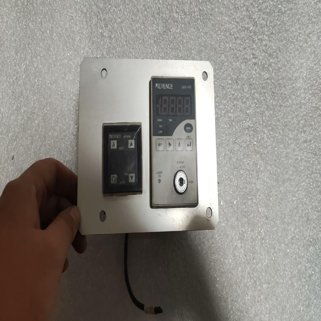 (设备配件)实LX2V10-,,KEYENCE士成色控制器拆机 如图基恩