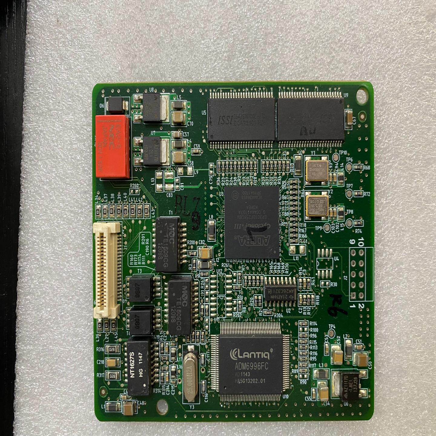 芯片EP3C10F256C8N，板子较新