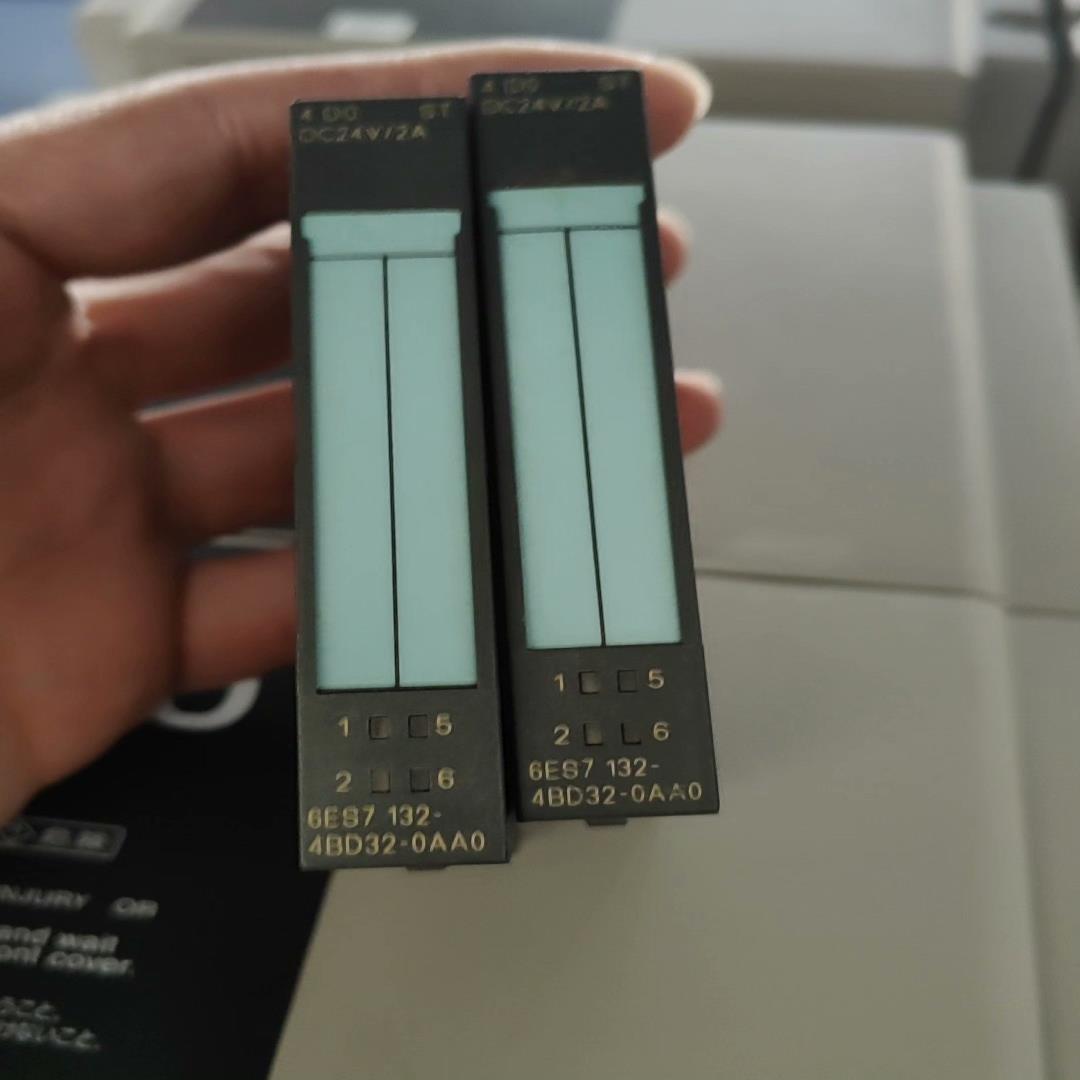 132-4BD32-0AA0  用。100到付