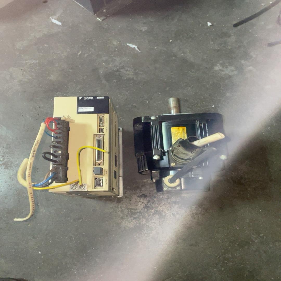 安川伺服驱动器5系1kw套装，驱动器SGDV-7R6A01A