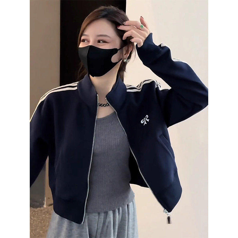 时尚chic三条杠刺绣立领短外套女春季2026新款小个子休闲百搭夹克