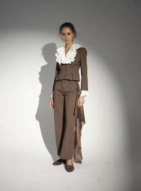 Kiwi Jadeite2025新款白色荷叶边飘逸造型衬衣女上衣小众原创设计