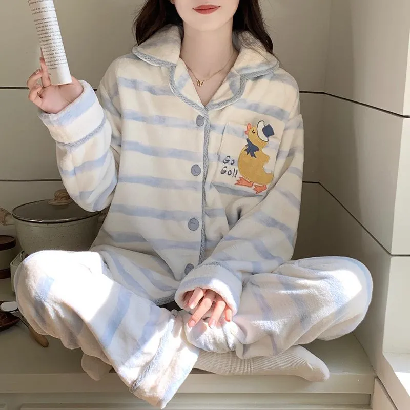 法兰绒睡衣女秋冬季新款韩系甜美卡通条纹开衫长袖加厚保暖家居服