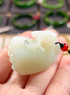 h266 新疆羊脂白手工雕三足金蟾呱呱来财