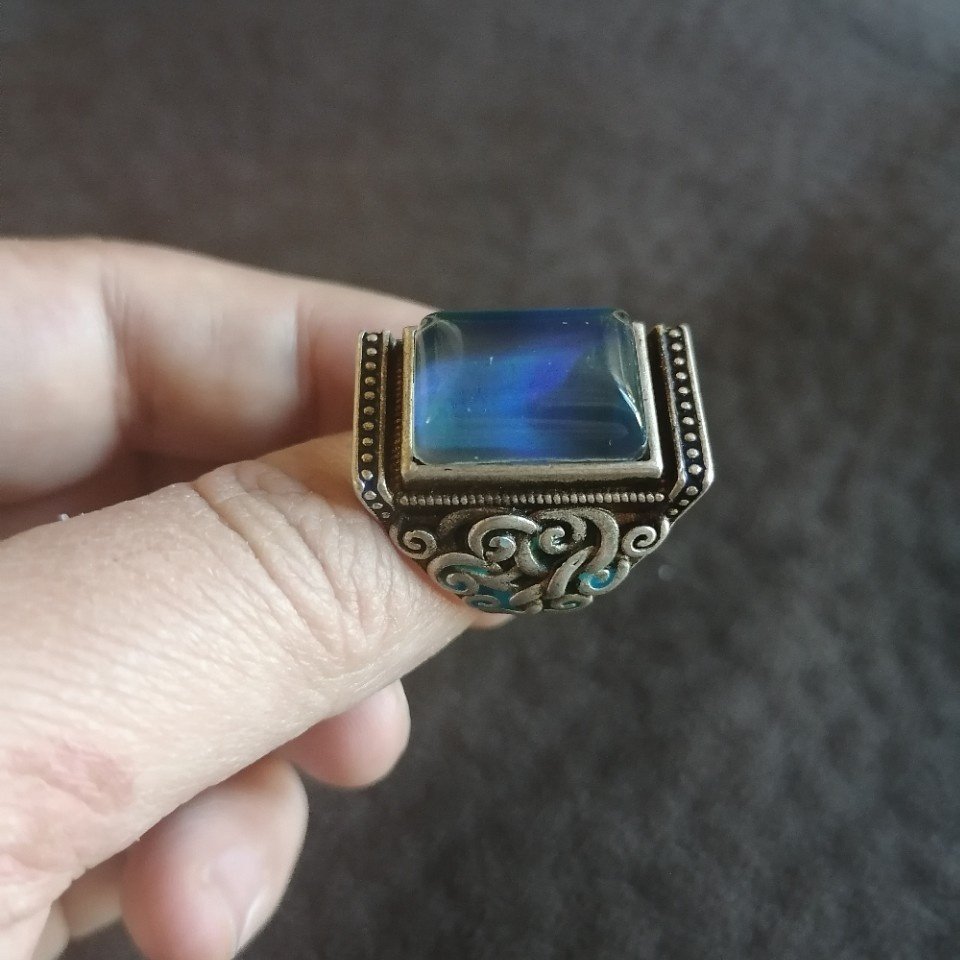 古玩收藏藏区回流复古老银镶嵌变色宝石活口戒指老包浆长戒指指环