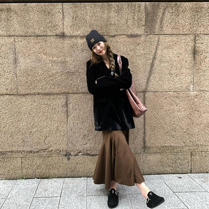 幂式老爹丝绒西装外套女2023冬季新款复古气质显瘦鱼尾连衣裙套装