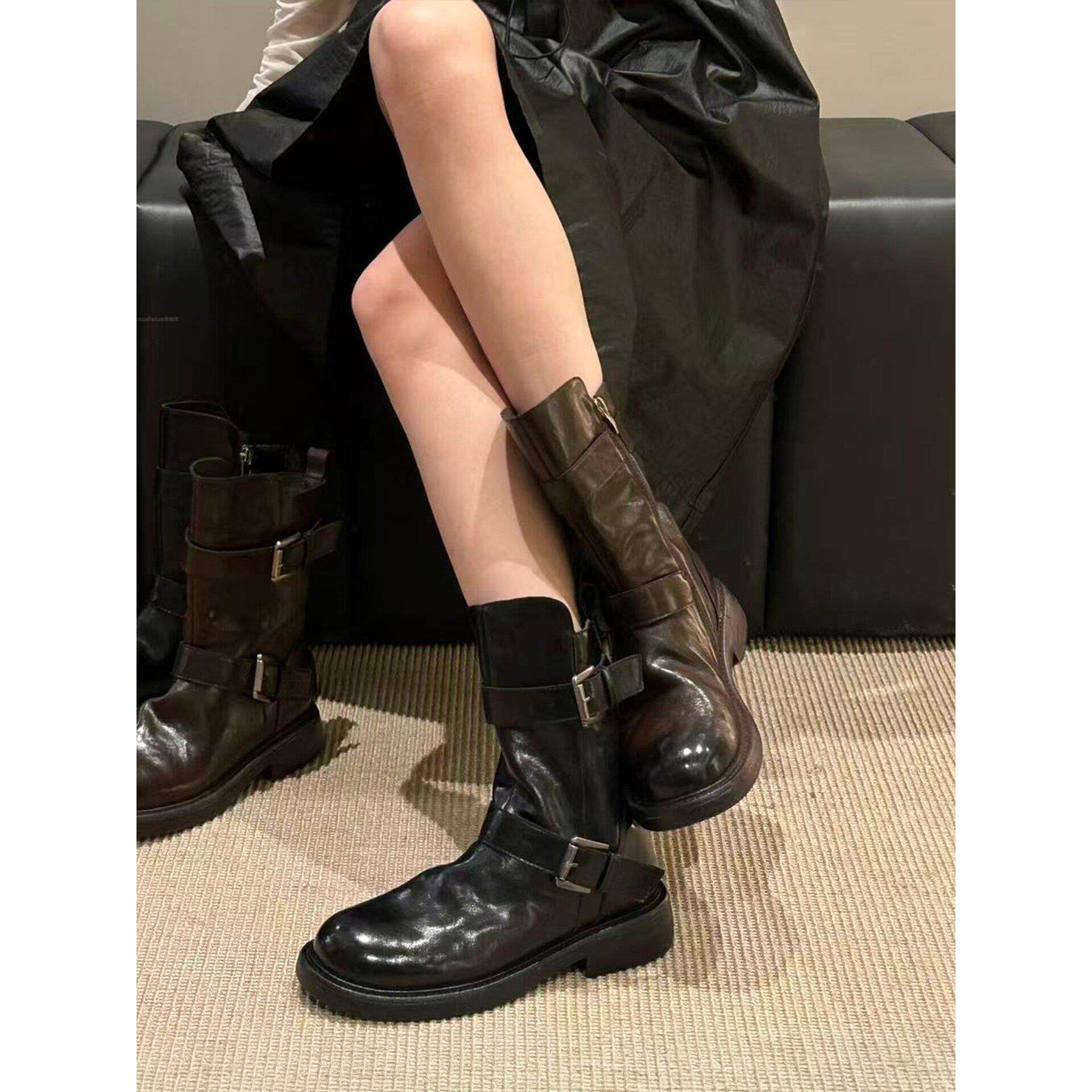 香港英伦皮带扣机车短靴女2025春秋新款手抓纹油蜡质感重工骑士靴