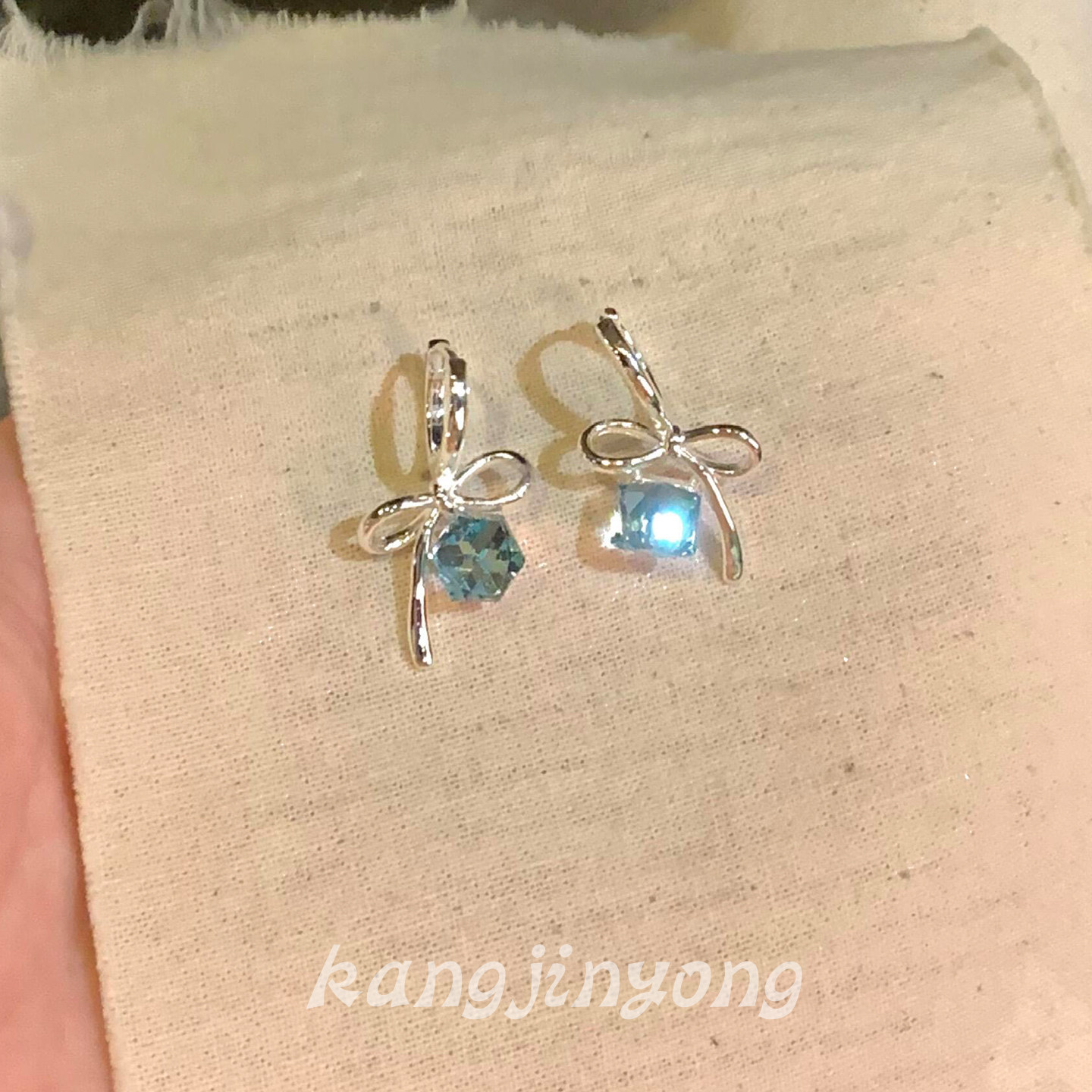 【蓝色方糖】浅蓝方钻蝴蝶结耳环