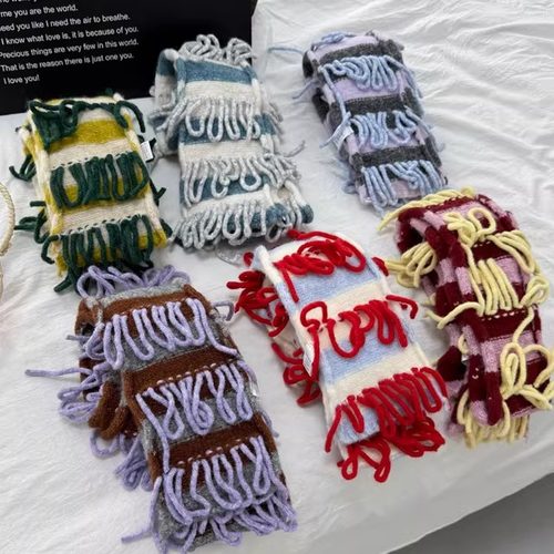 雪顶樱桃~韩系氛围感编织围巾女