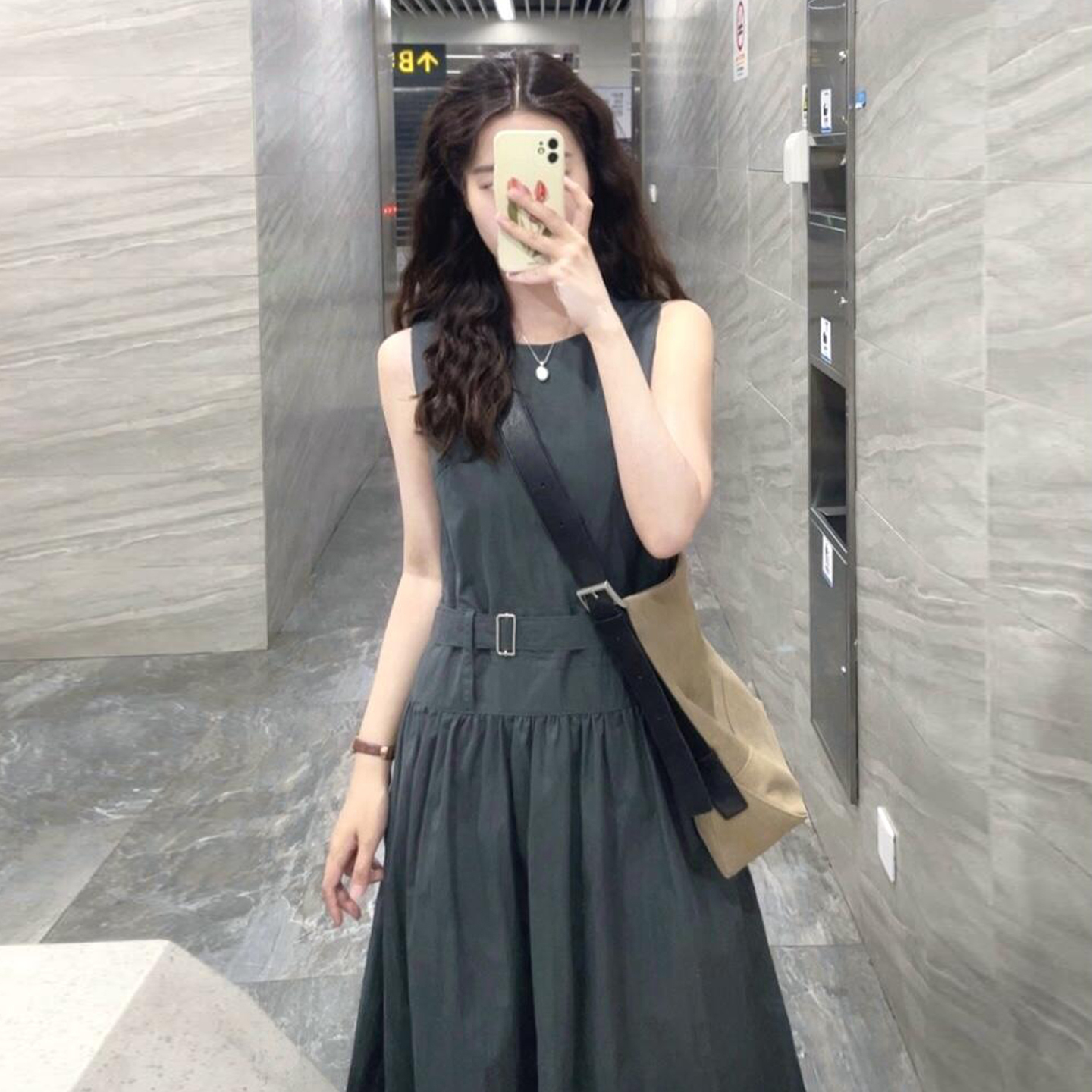 小个子灰色无袖背心连衣裙子女夏季2025新款爆款韩系通勤穿搭长裙