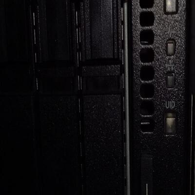 HP惠普DL380g9 。2.5寸8盘，两个500W电源，带
