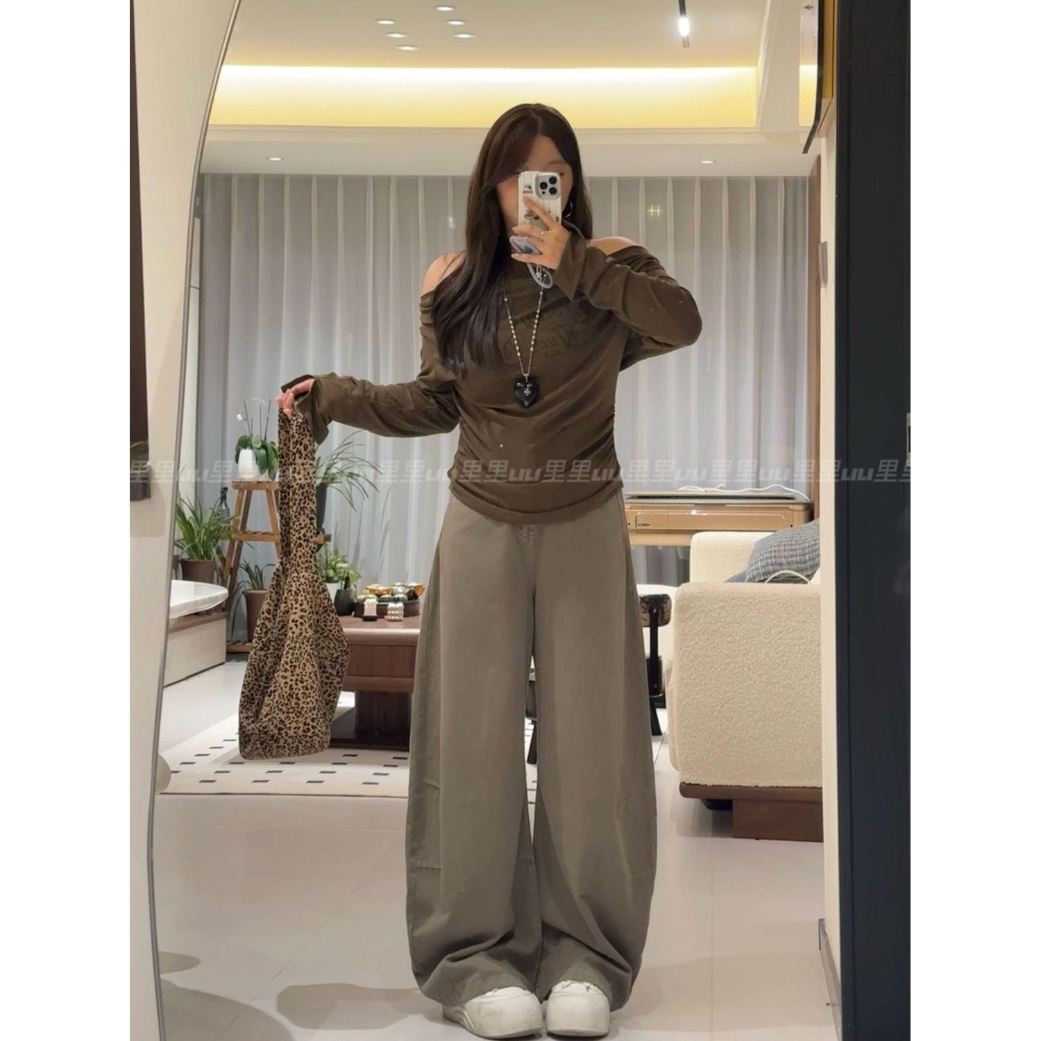 6743#梨形大码mm灰绿色弯刀牛仔裤女新款显瘦设计感宽松阔腿裤子