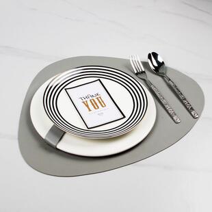 北欧样板间餐具套装软装餐桌皮样板房餐盘摆件浅灰色摆台餐垫套装