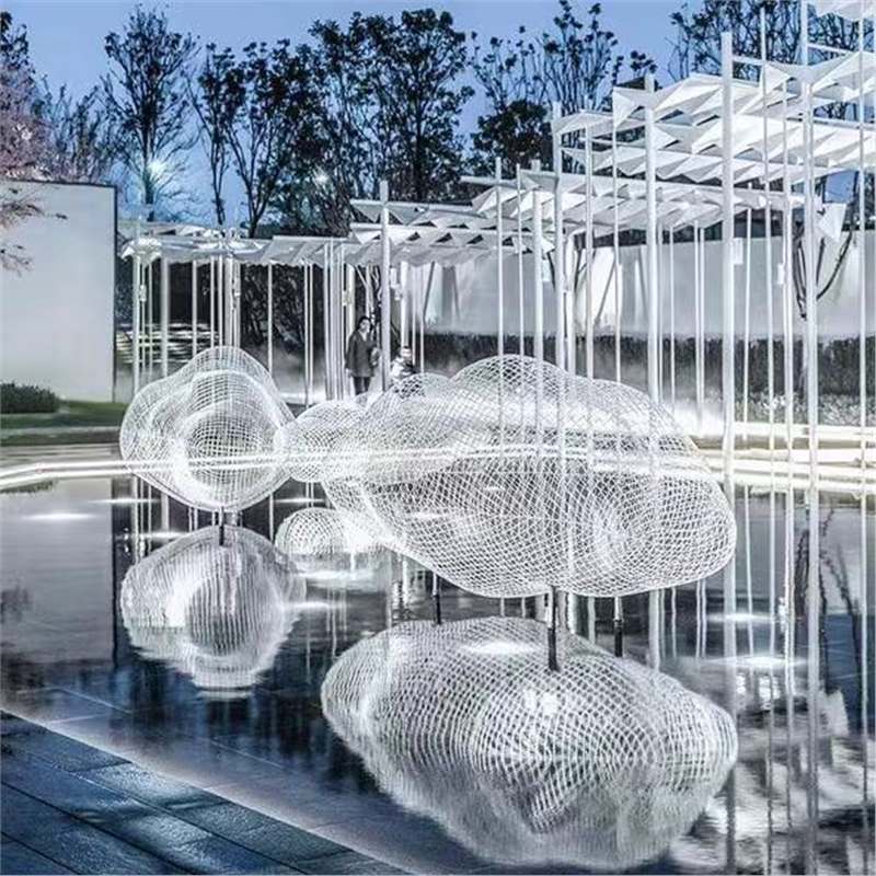 不锈钢镂空编织云朵雕塑制作抽象人物装饰售楼部园林景观落地摆件