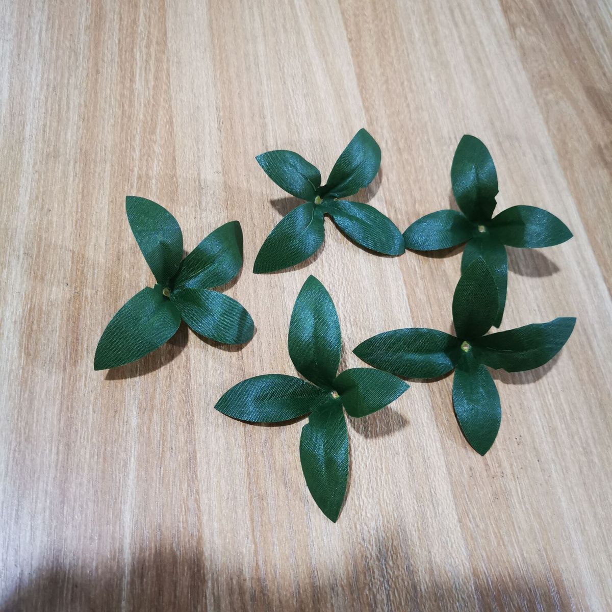 仿真十字叶石榴叶子丝网材配花人造绿植假树叶装饰拍摄道具