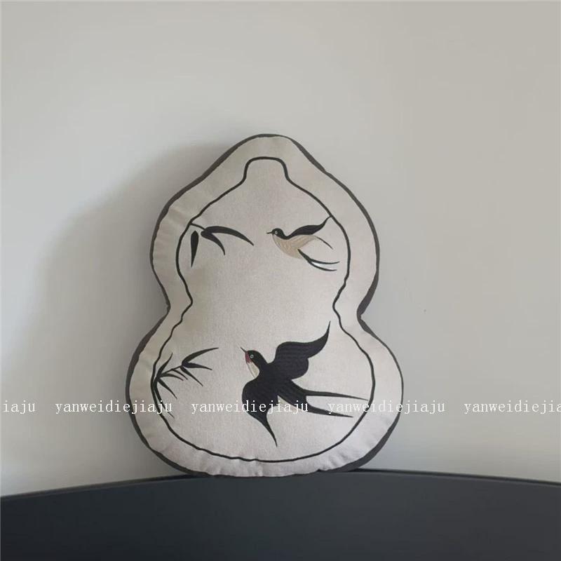 新中式靠垫形状异形抱枕法式中古风客厅沙发靠枕套复古葫芦靠背垫