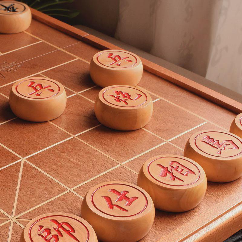象棋中国象棋小叶黄杨木质棋盘大号实木成人象棋高档折叠套装