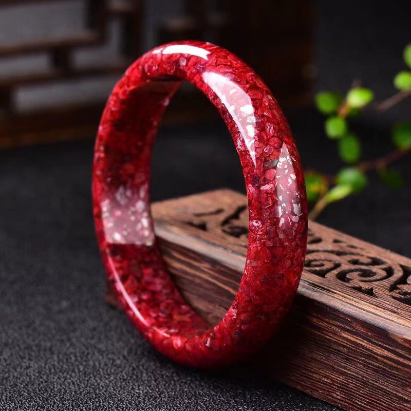 厂家直供高含量天然朱砂收藏级原矿晶体砂全透光复古贵妃镯子