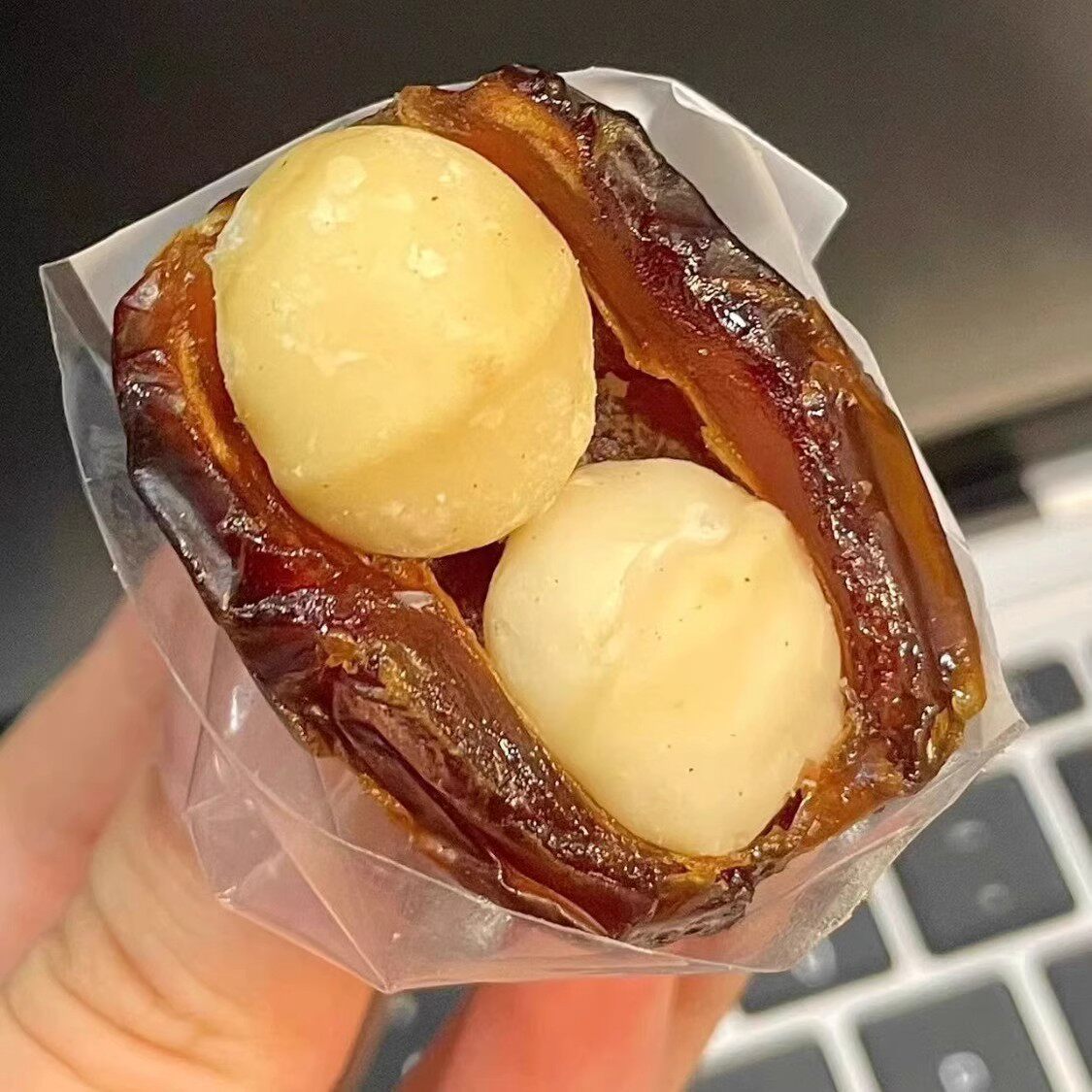 椰枣夏威夷果抱抱果坚果夹心网红零食独立包装果枣夹核桃休闲小吃